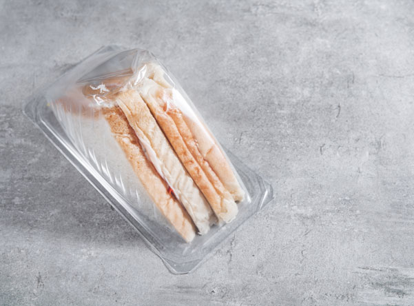 Sandwich in durchsichtiger Plastikverpackung