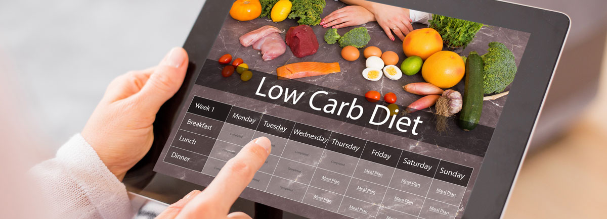 Low Carb Diet-Planer auf dem Bildschirm eines Tablet-PCs