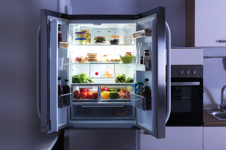 Kühlschrank richtig einräumen - richtig eingeräumter offener Kühlschrank