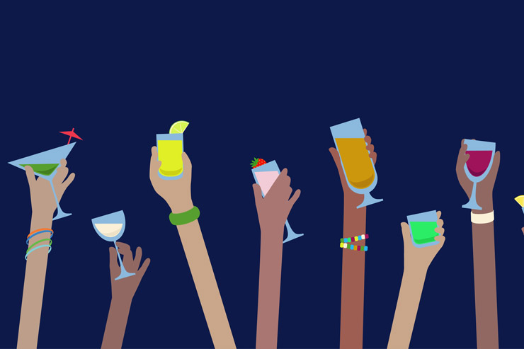 Alkoholkonsum: Viele Hände, die verschiedene Getränke mit Alkohol halten