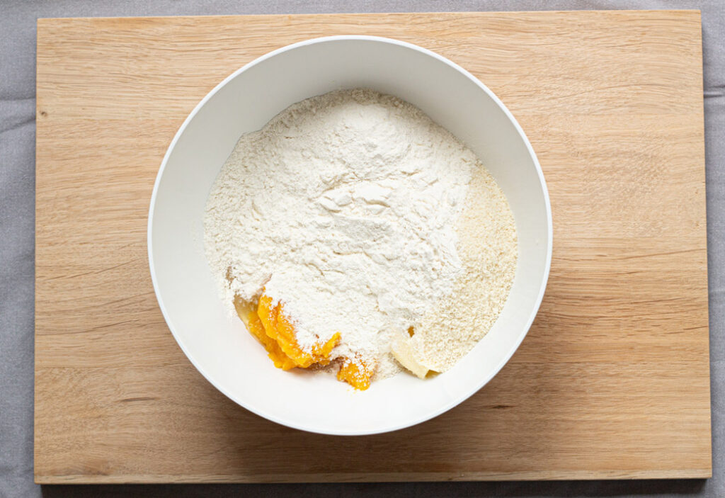 Aprikosen-Mandel-Monde Aprikosen-Mandel-Monde Schritt 3 (Rezept Aprikosen-Mandel-Monde Schritt 3)
