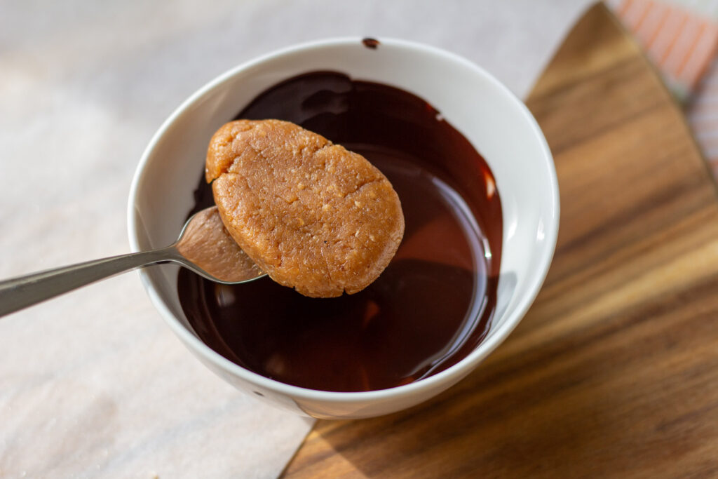 Schoko Erdnuss Eier Schoko Erdnuss Eier Schritt 4 (Rezept Schoko Erdnuss Eier Schritt 4)