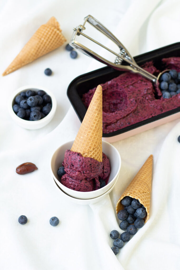 Blaubeer-Joghurt-Eis (Rezept Blaubeer-Joghurt Eis)