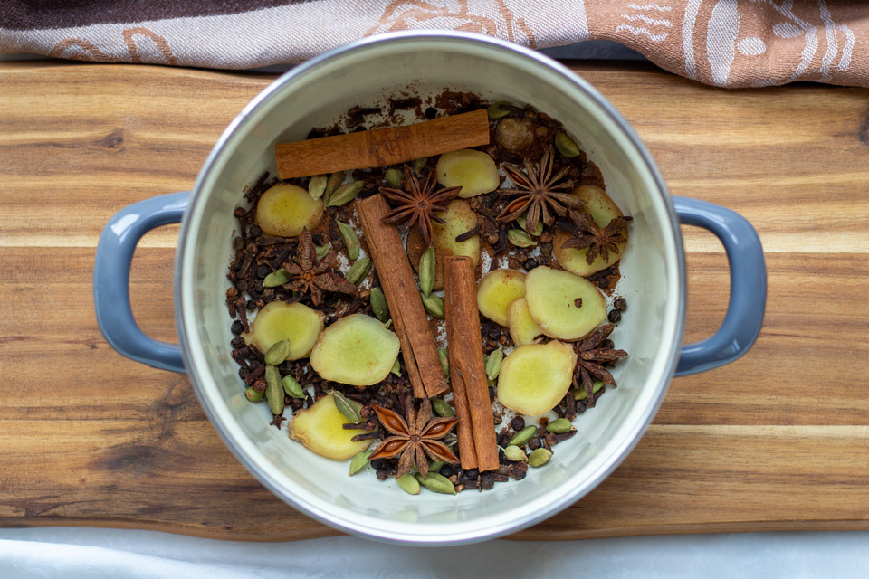 Chai Sirup Schritt 1 (Rezept Chai Sirup Schritt 1)